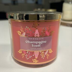 Bath and body Works champagne toast candle